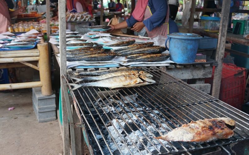 Monday Klong Dao Fresh Market