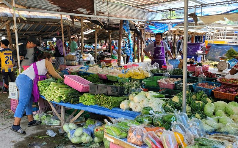 Monday Klong Dao Fresh Market