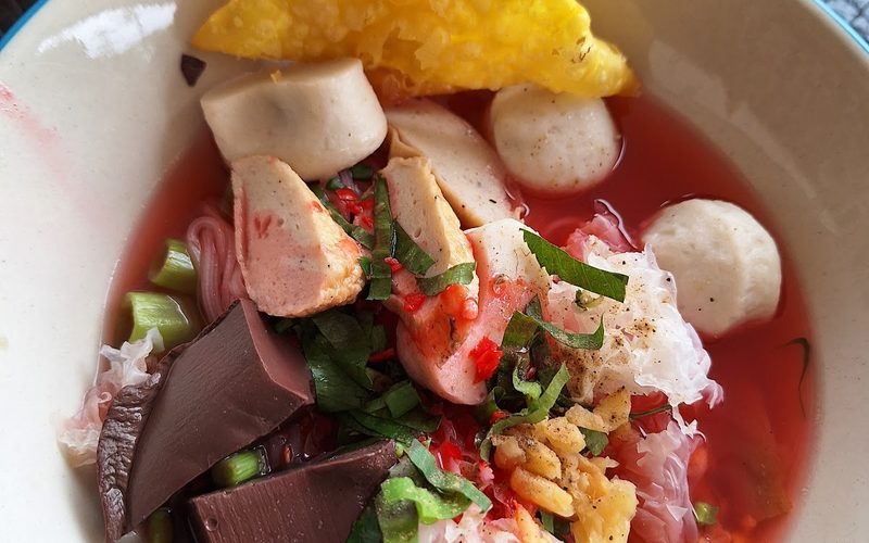 Lek Noodle Shop