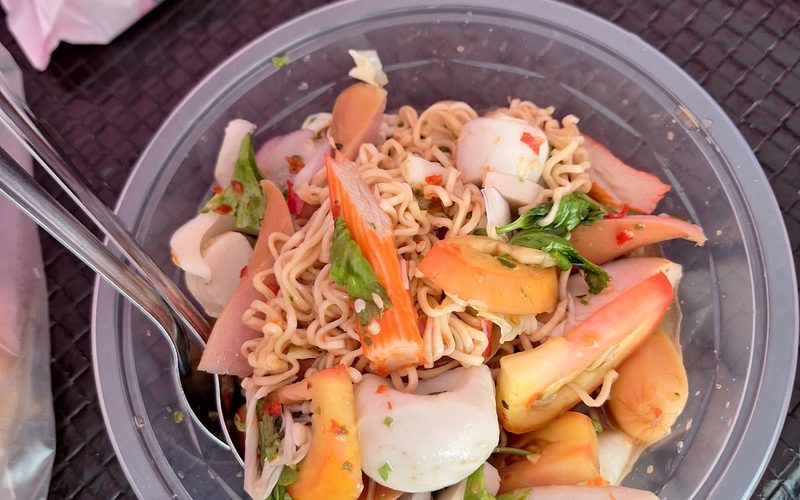 Lek Noodle Shop