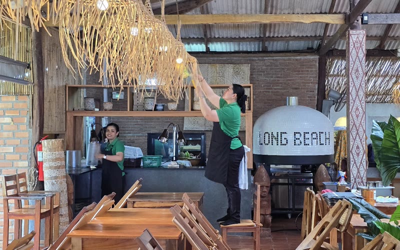 Lym's Bar & Restaurant