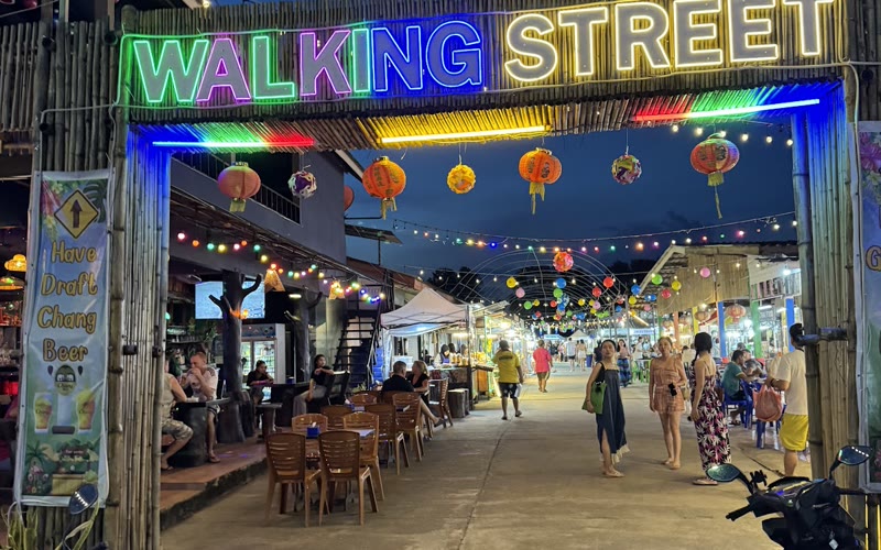 Saladan Walking Street